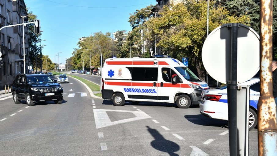 Dovezen kolima Hitne pomoći, u pratnji policije (FOTO)