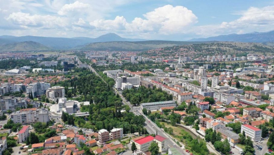 Naterao djevojku da pređe u njegova kola, dodirivao je…