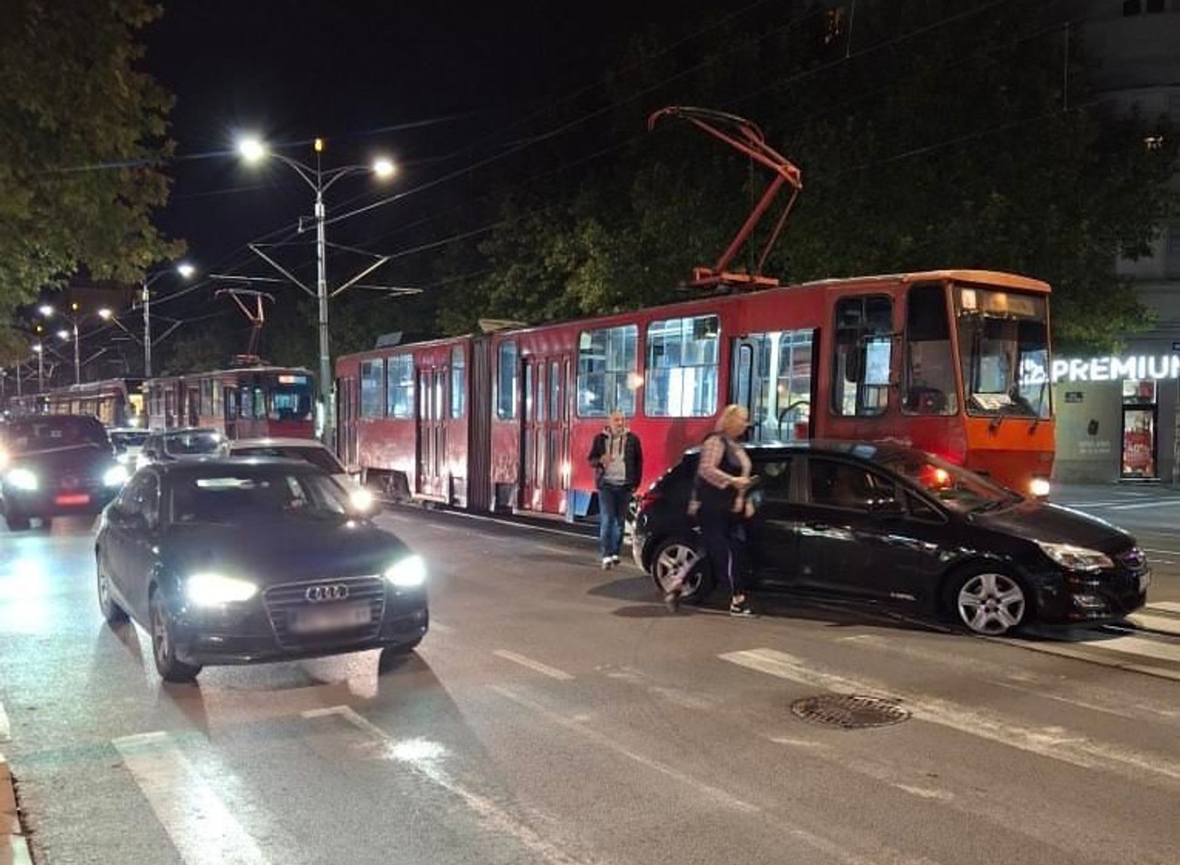 Nesreća u centru Beograda: Sudarili se tramvaj i automobil, stvorila se velika gužva